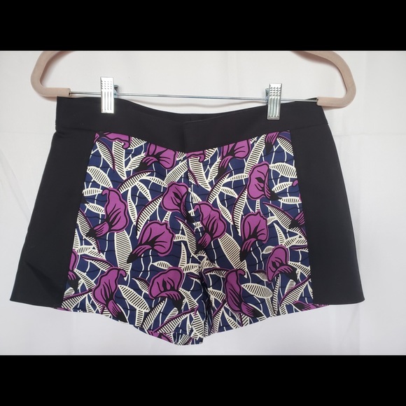 Unique Lilly Patterned Shorts - Picture 2 of 3